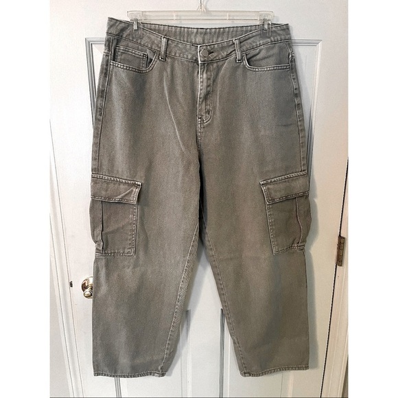 SHEIN Women’s Army Green High-rise Wide-leg Cargo Denim Pants - PLUS SIZE - Picture 2 of 7